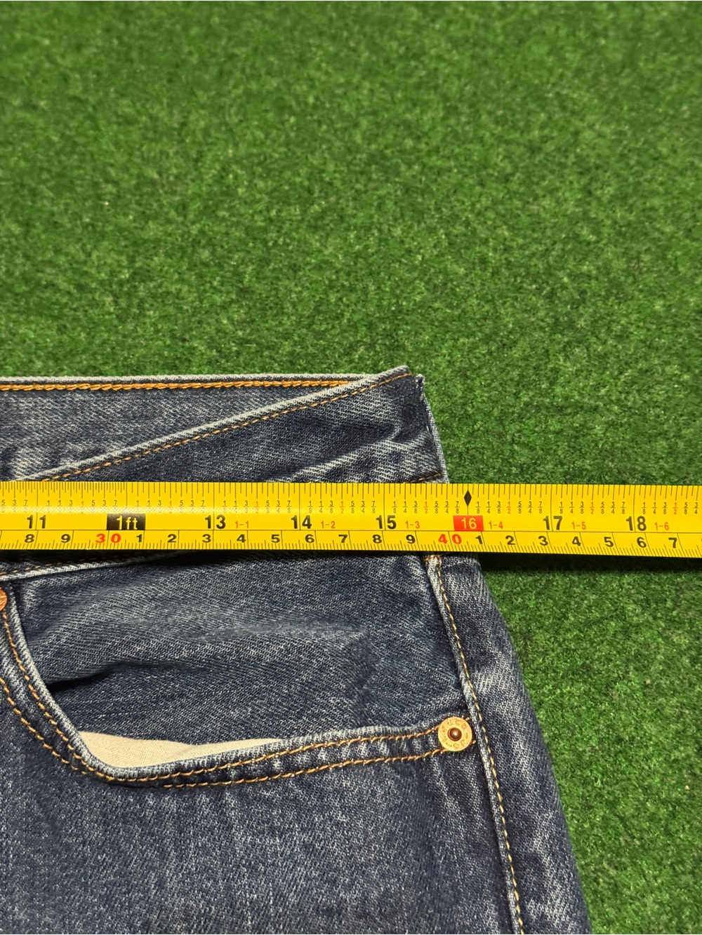 Levis 501 Button Fly 32x32 Medium Wash Vintage 90s Y2K Denim Jeans Original Fit - Picture 6 of 11
